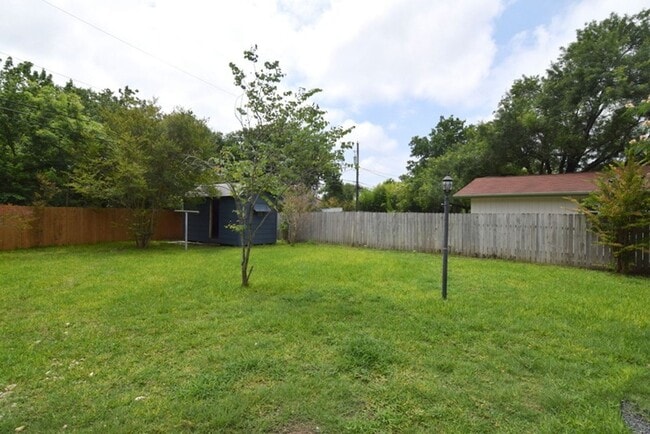 Building Photo - 7513 Carriage Dr