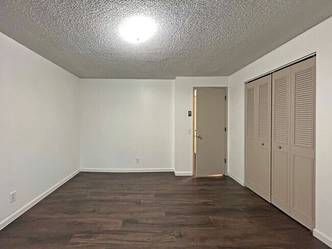 Building Photo - 505 Empress Ave