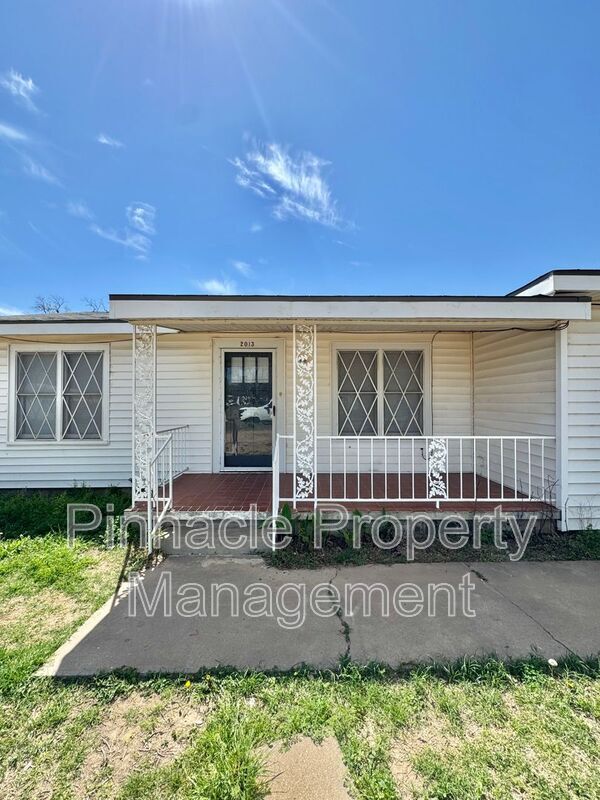 Building Photo - 2013 Koberlin St