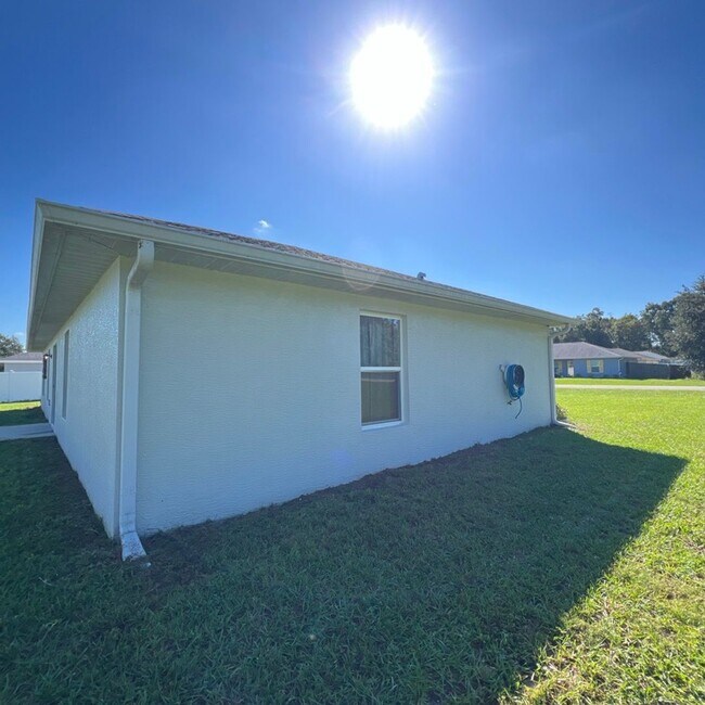 Building Photo - Spacious 4-Bedroom Modern Home in Citra!!!