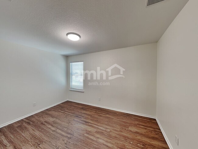 Building Photo - 3942 Legend Pond