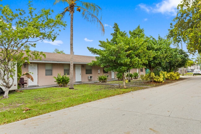 Building Photo - 804 NW 2nd Ave