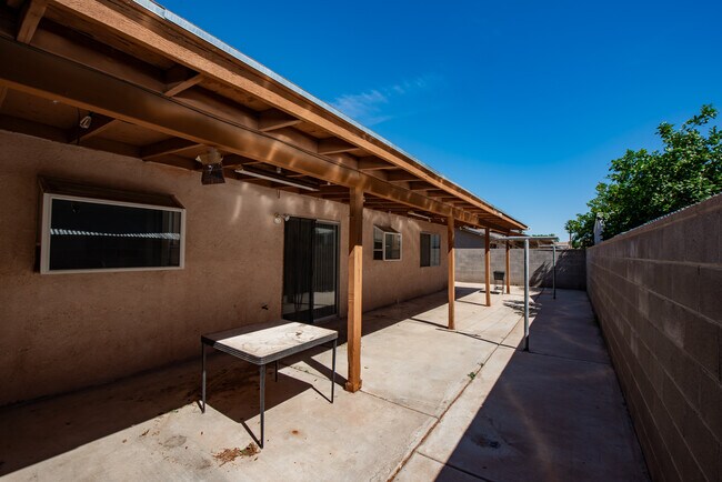 Building Photo - 4598 W 18th Ln