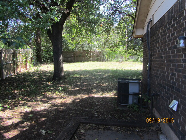 Building Photo - Nice 3-bed 1-bath home for rent in SE OKC.