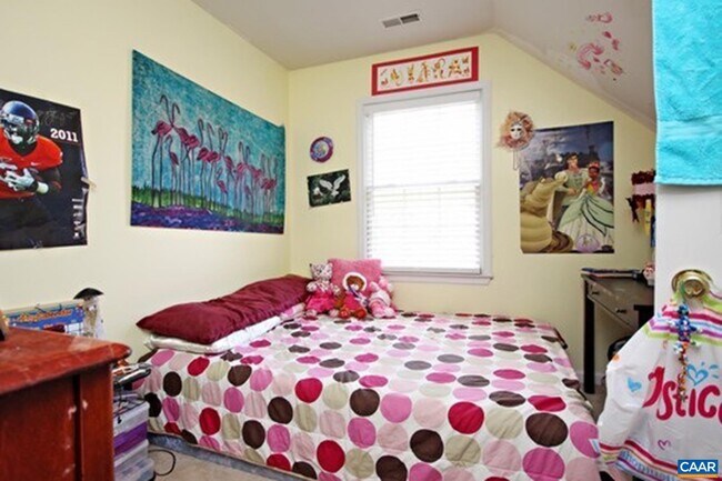 Building Photo - 755 King St