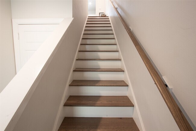 Building Photo - 2779 Clinton Dr