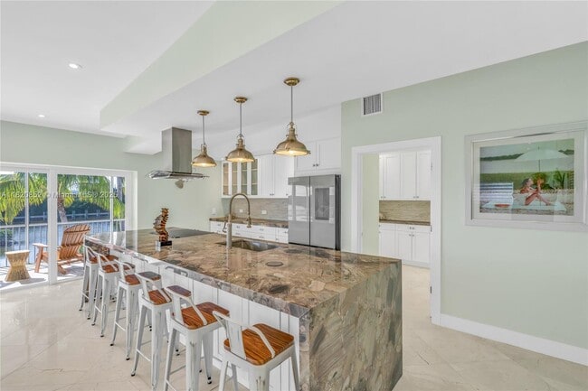 Building Photo - 155 Coco Plum Rd S