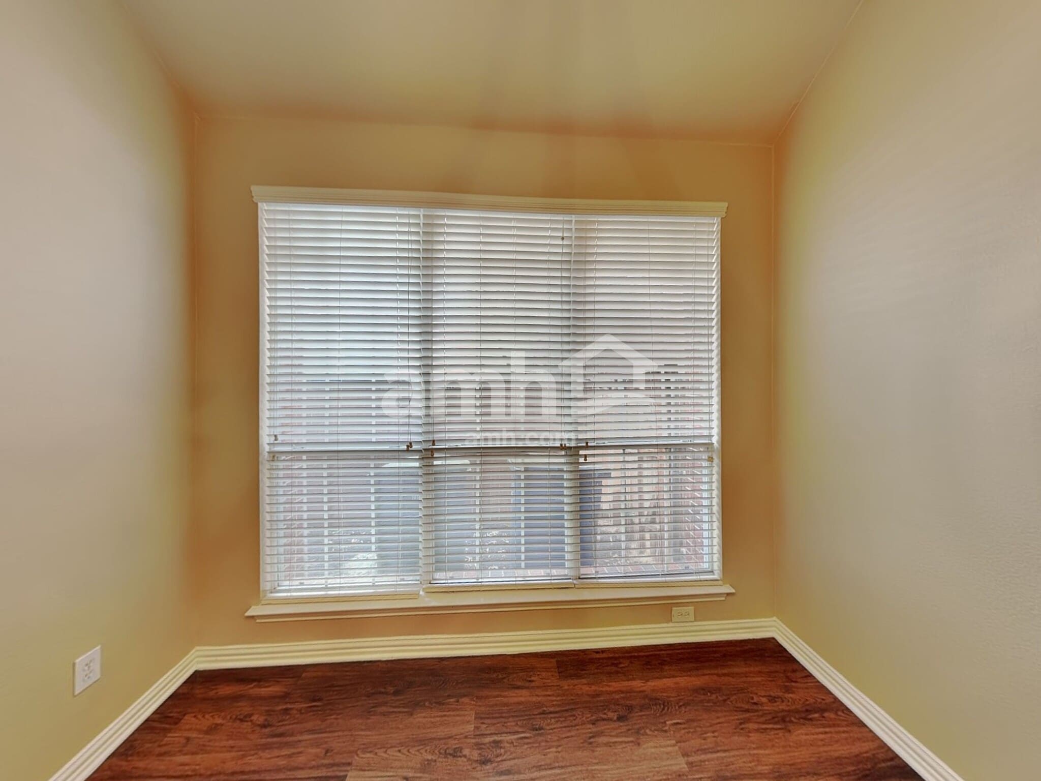 Building Photo - 1310 Golf Club Dr