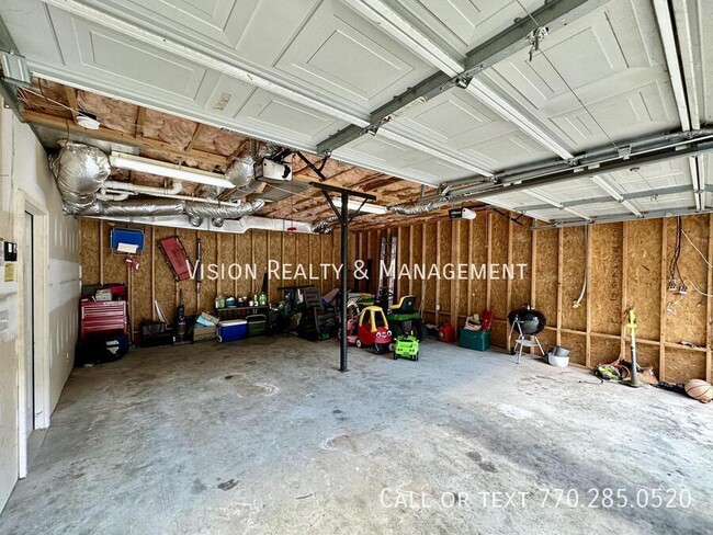 Building Photo - Rockmart Move in Ready 3 BD 2 BA 2 Car Garage