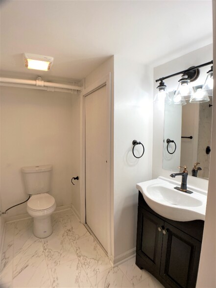 Building Photo - 95 Kentway