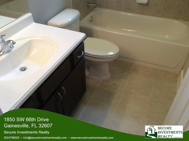 Building Photo - 3/2 Newer home in Portofino with split floor plan