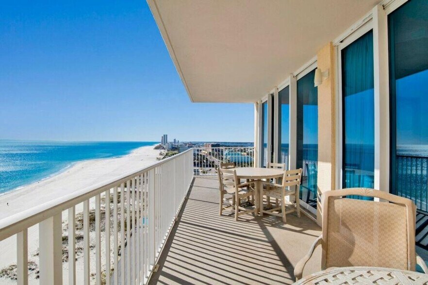 Building Photo - 365 E Beach Blvd