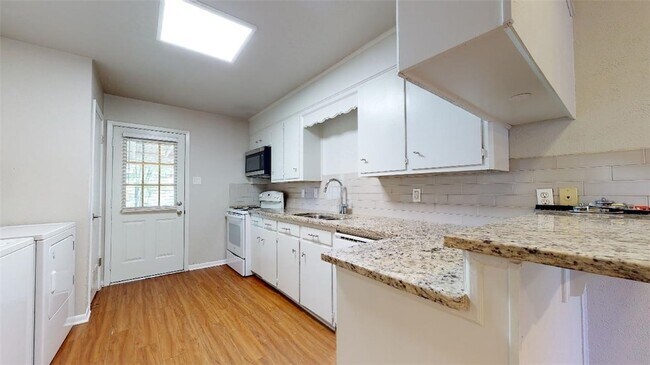 Building Photo - 3923 Olive St