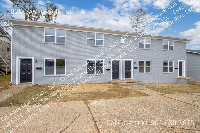 Primary Photo - 1820 Sanford Dr