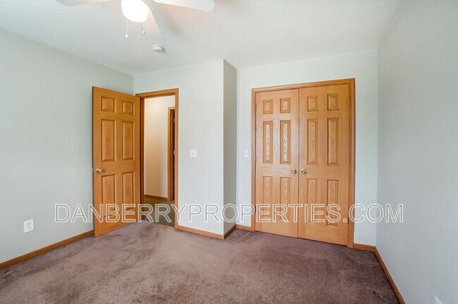 Building Photo - 1101 N Byrne Rd