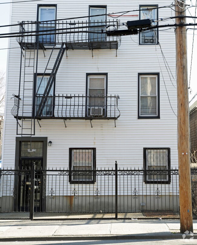 Building Photo - 775 E 225th St