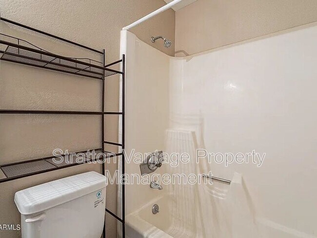 Building Photo - 6526 S McAllister Ave