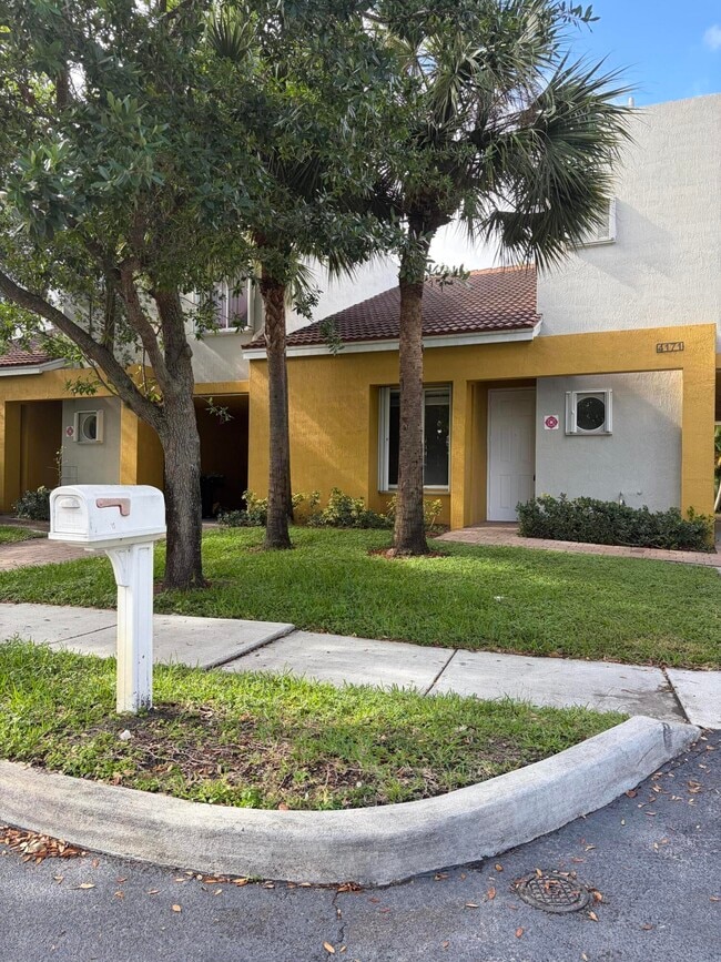 Building Photo - 4171 Gulfstream Rd