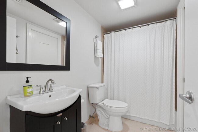 Building Photo - 2835 Polo Island Dr