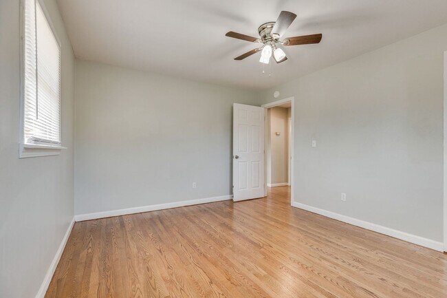 Building Photo - 606 Pine Ridge Rd