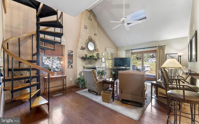 Building Photo - 923 St Andrews Dr