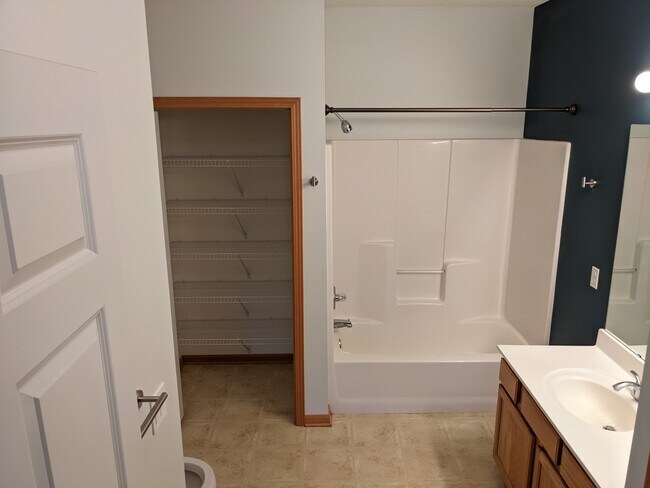 Master bath - 5851 Prairie Ridge Dr