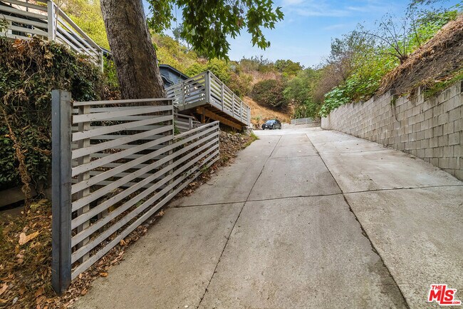 Building Photo - 9801 Portola Dr