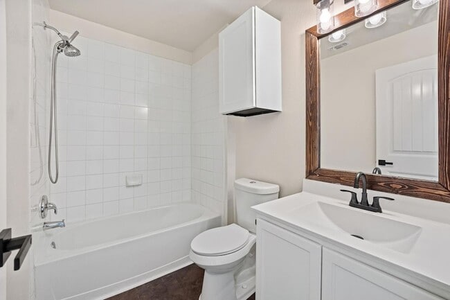 Building Photo - 197 Voss