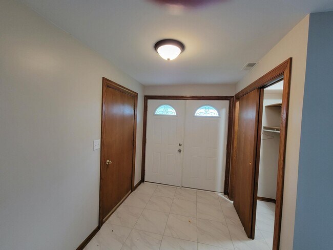 Building Photo - 3483 S Shore Dr