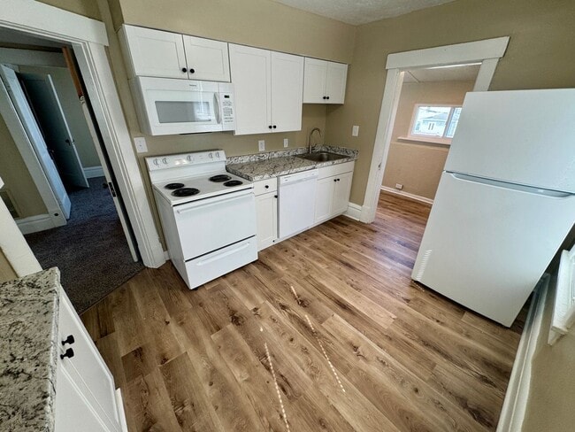 Building Photo - 2542 Glen Echo Dr