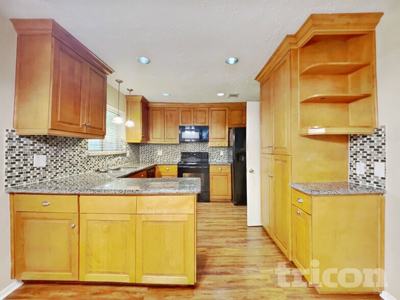 Building Photo - 16231 Cypress Point Dr
