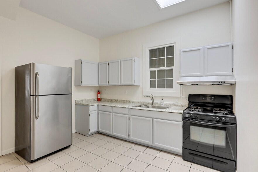 Kitchen - 213 7th St