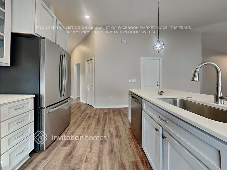 Building Photo - 10624 Navigation Dr