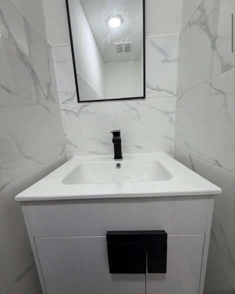 Building Photo - 62-55 80th St