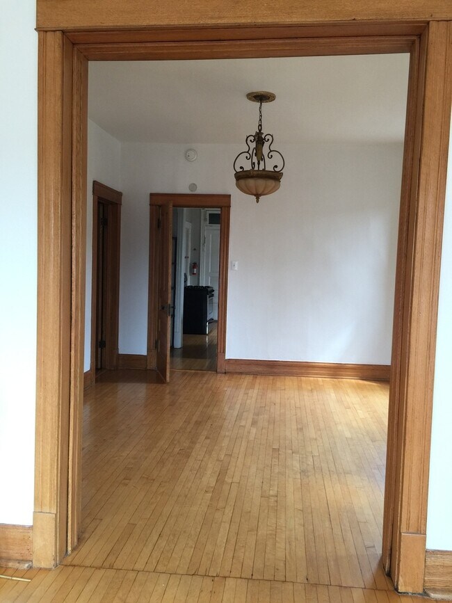 Building Photo - 3448 W Drummond Pl