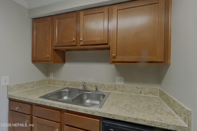 Building Photo - 8252 Yolanda Ct