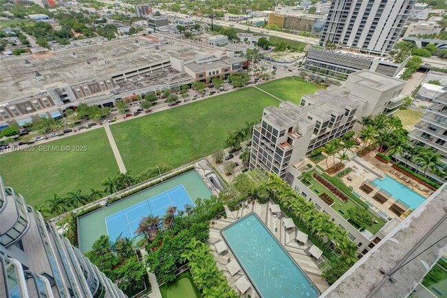 Building Photo - 121 NE 34th St