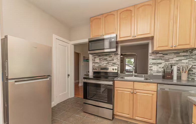 Building Photo - 4316 Tyrolean Ave