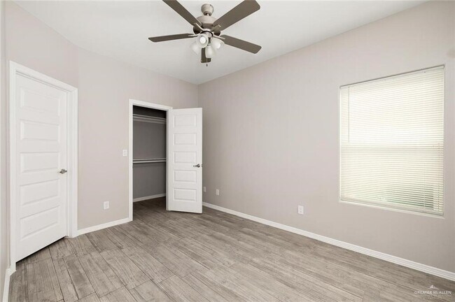 Building Photo - 304 Retama Ln