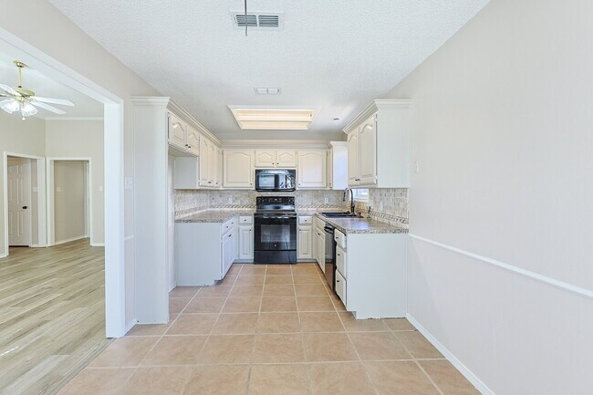 Building Photo - Welcome home to this beautifully updated 3-bedroom, 2-bath home nestled on a quiet cul-de-sac in ...