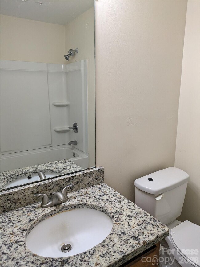 Building Photo - 252 Lytton St