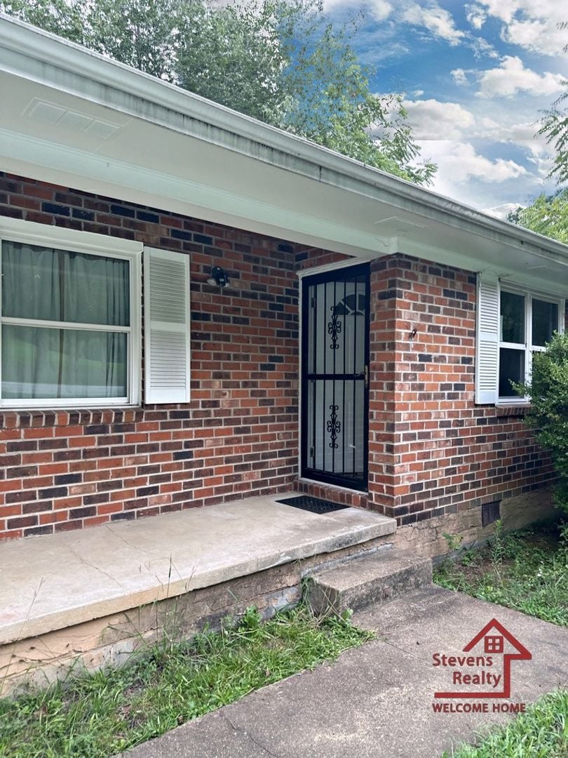 Building Photo - 1231 Helena Dr