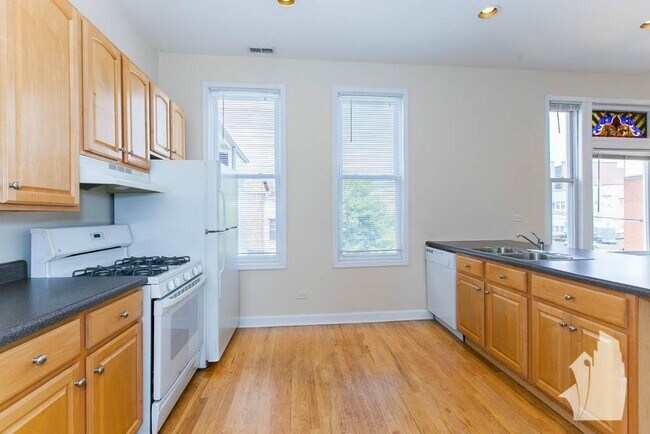 Building Photo - 3417 N Janssen Ave