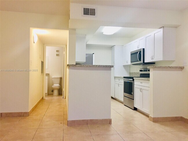 Building Photo - 10440 SW 156th Ct