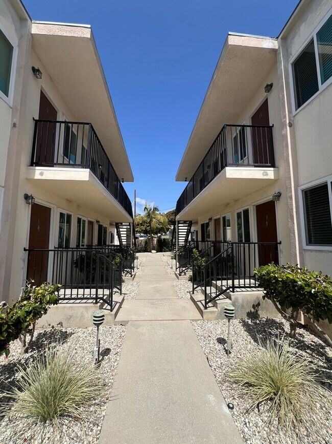 Building Photo - Charming One Bedroom Unit.