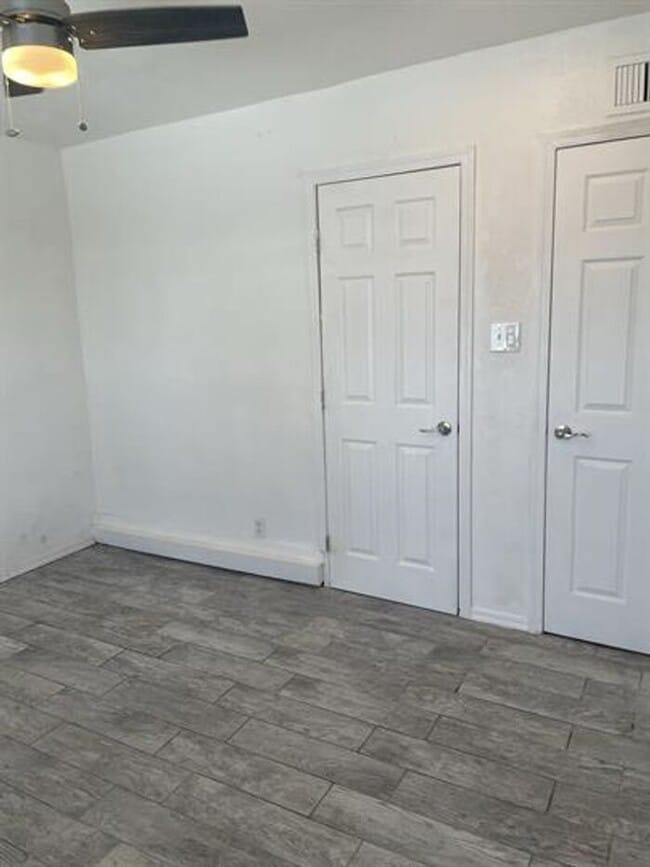Building Photo - Cute 2 Bedroom Cottage.  Minutes to UofA