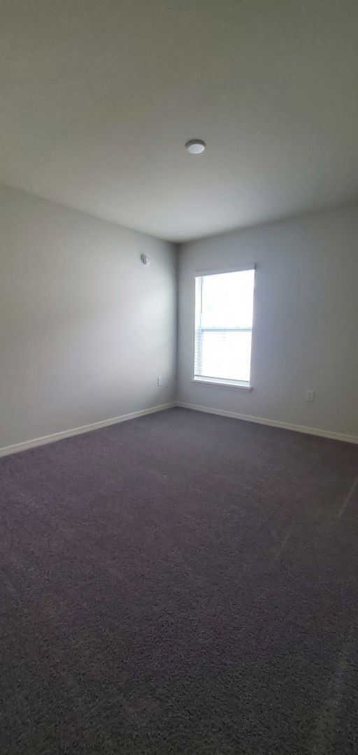 Building Photo - LIKE NEW, 2YRS OLD!!! 4-Bedroom, 2-Bathroo...