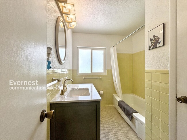 Building Photo - 8210 Mara Vista Ct