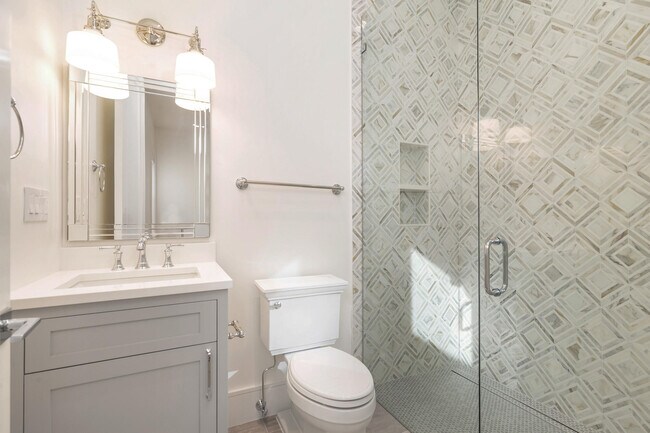 Building Photo - 261 Royal Poinciana Way