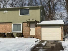 Building Photo - 8060 Mountain Vw